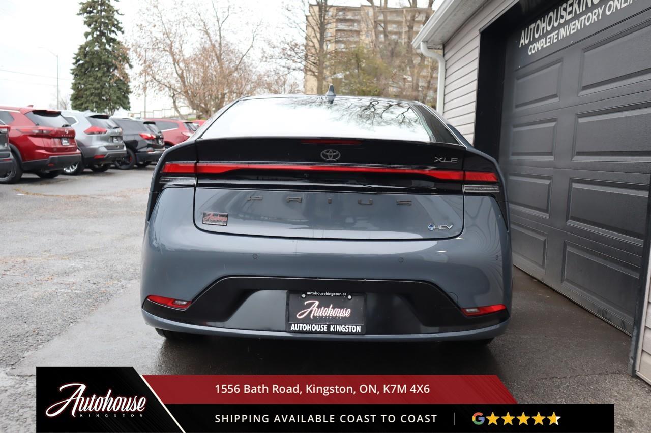 2023 Toyota Prius XLE ONLY 56,600 KM Photo4
