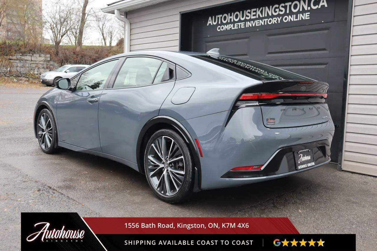 2023 Toyota Prius XLE ONLY 56,600 KM Photo