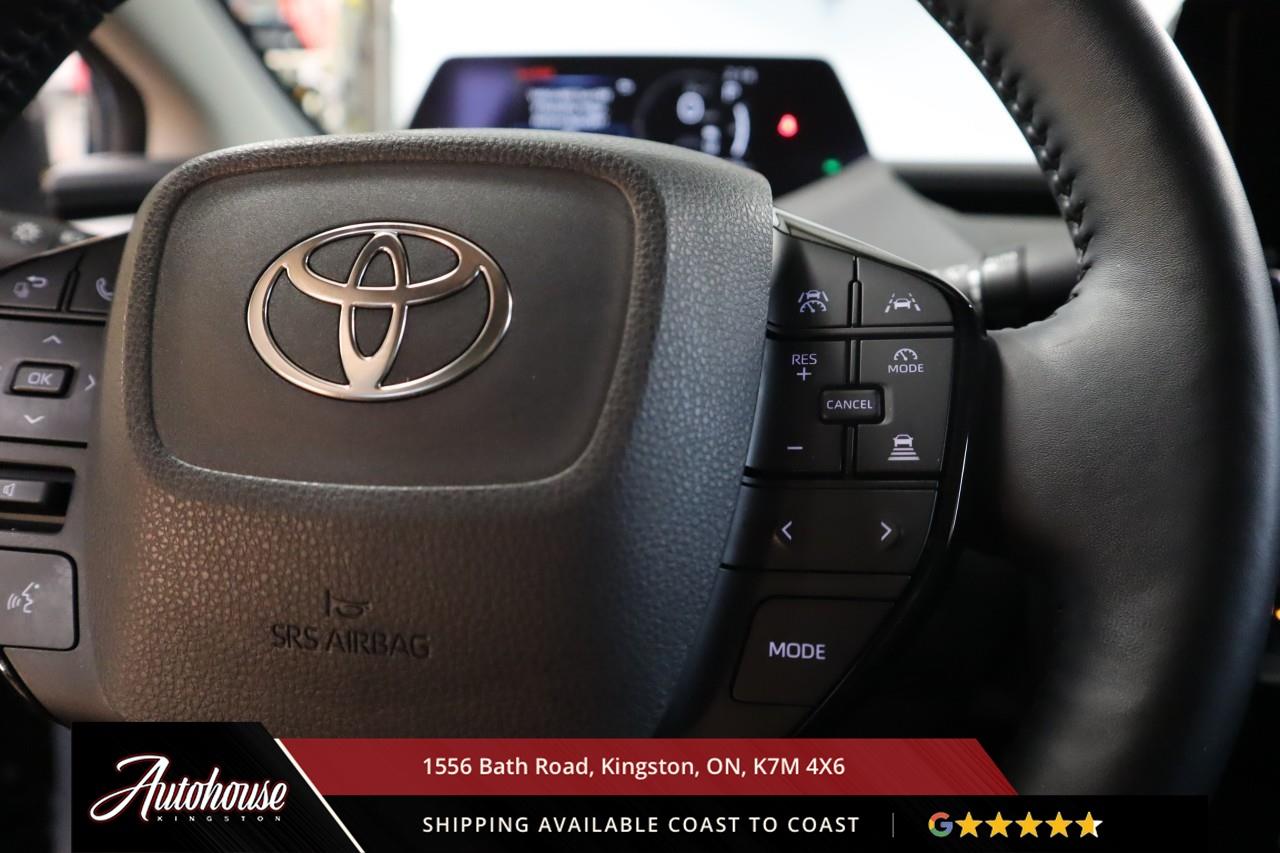 2023 Toyota Prius XLE ONLY 56,600 KM Photo