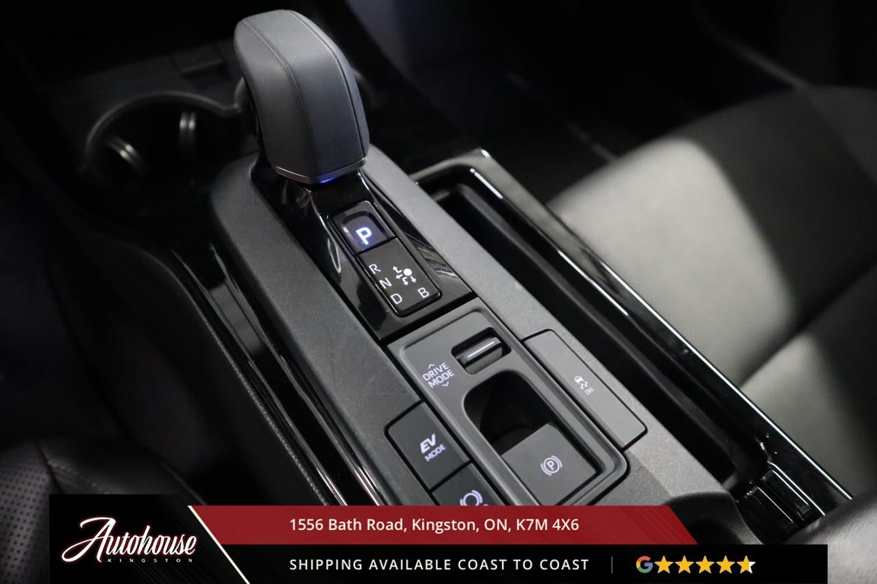 2023 Toyota Prius XLE ONLY 56,600 KM Photo