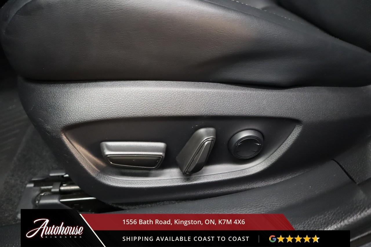 2023 Toyota Prius XLE ONLY 56,600 KM Photo