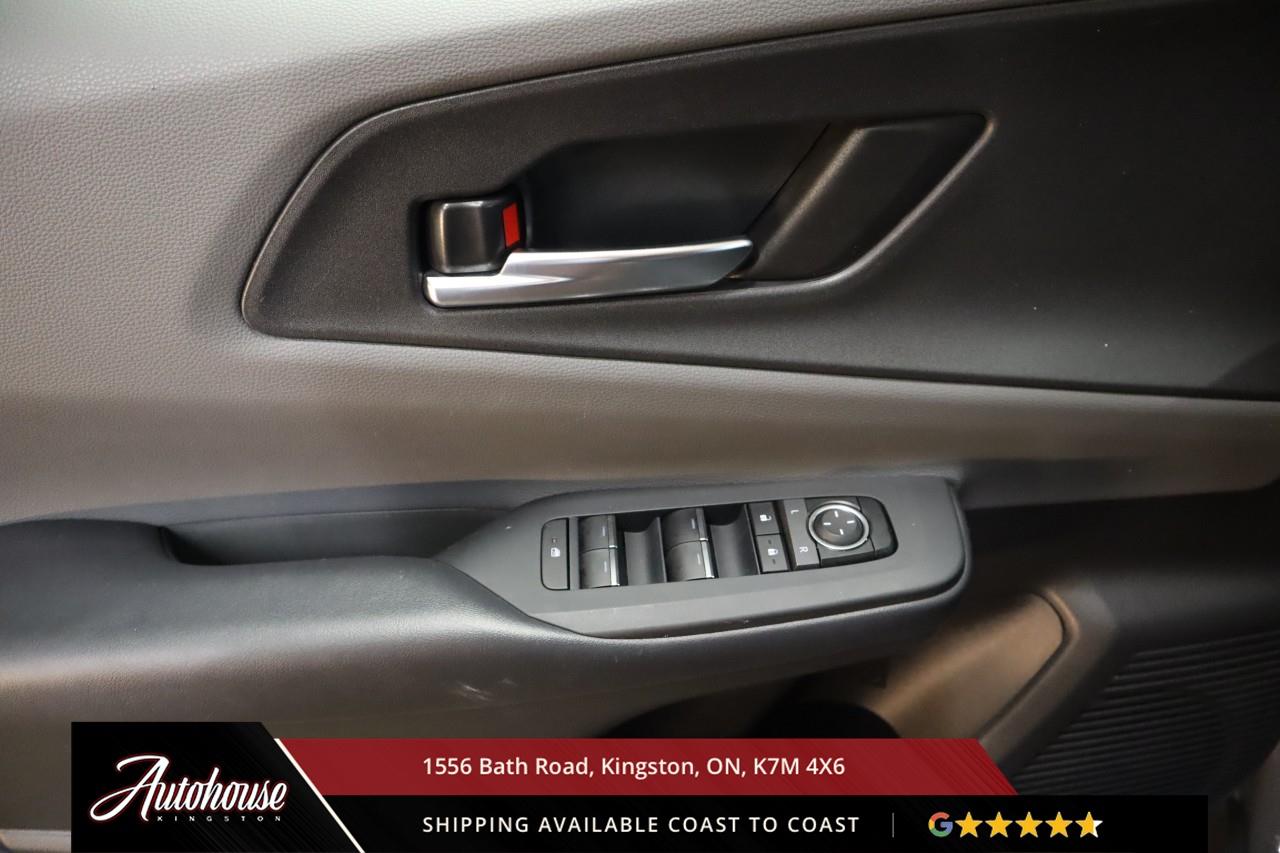 2023 Toyota Prius XLE ONLY 56,600 KM Photo