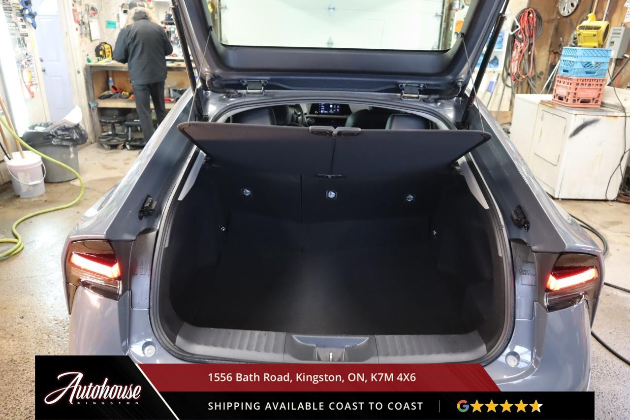 2023 Toyota Prius XLE ONLY 56,600 KM Photo