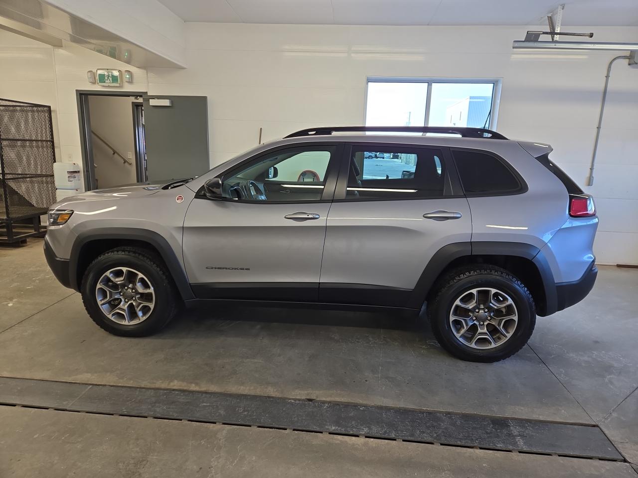 2022 Jeep Cherokee Trailhawk Photo0