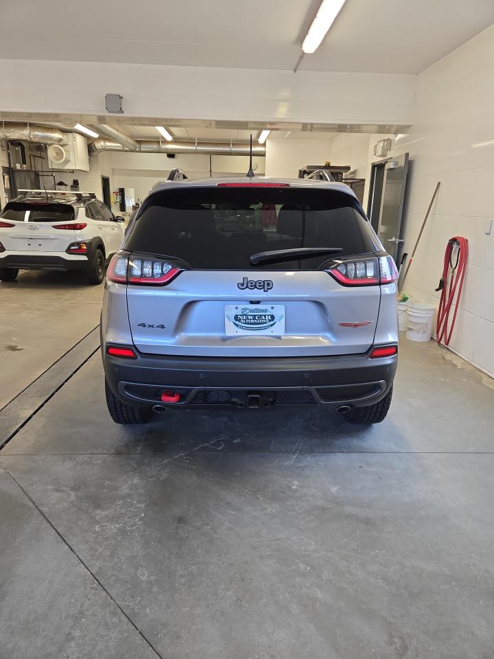 2022 Jeep Cherokee Trailhawk Photo3