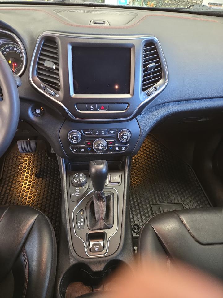 2022 Jeep Cherokee Trailhawk Photo