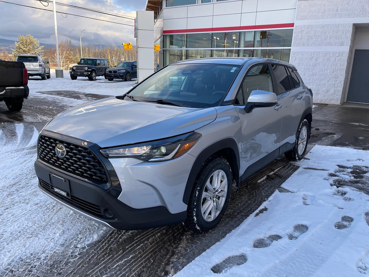 2024 Toyota Corolla Cross LE Photo2