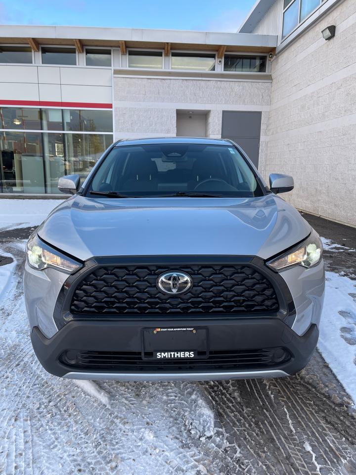 2024 Toyota Corolla Cross LE Photo1