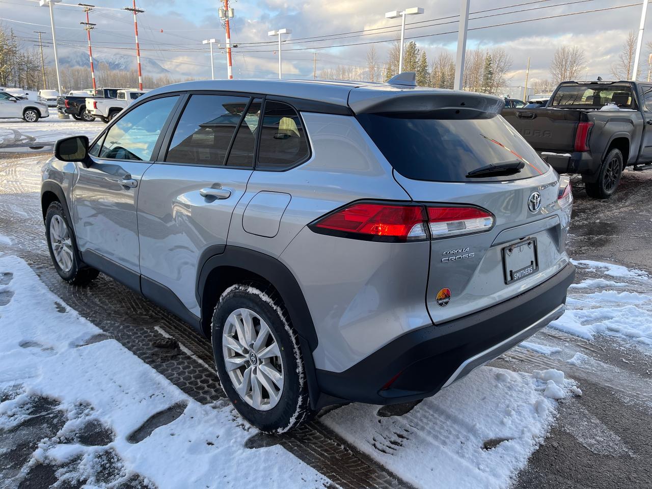 2024 Toyota Corolla Cross LE Photo4