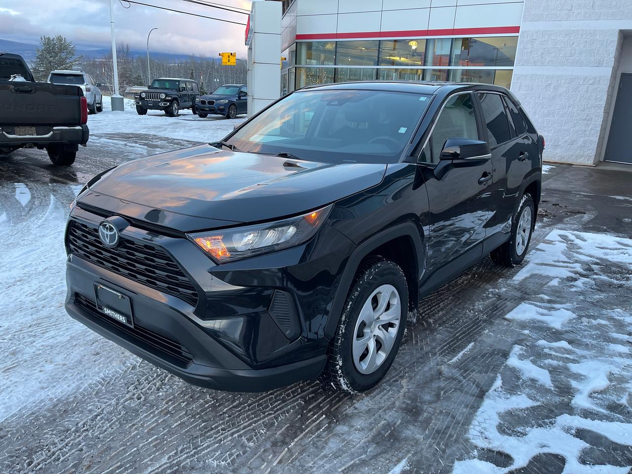 2022 Toyota RAV4 LE Photo2