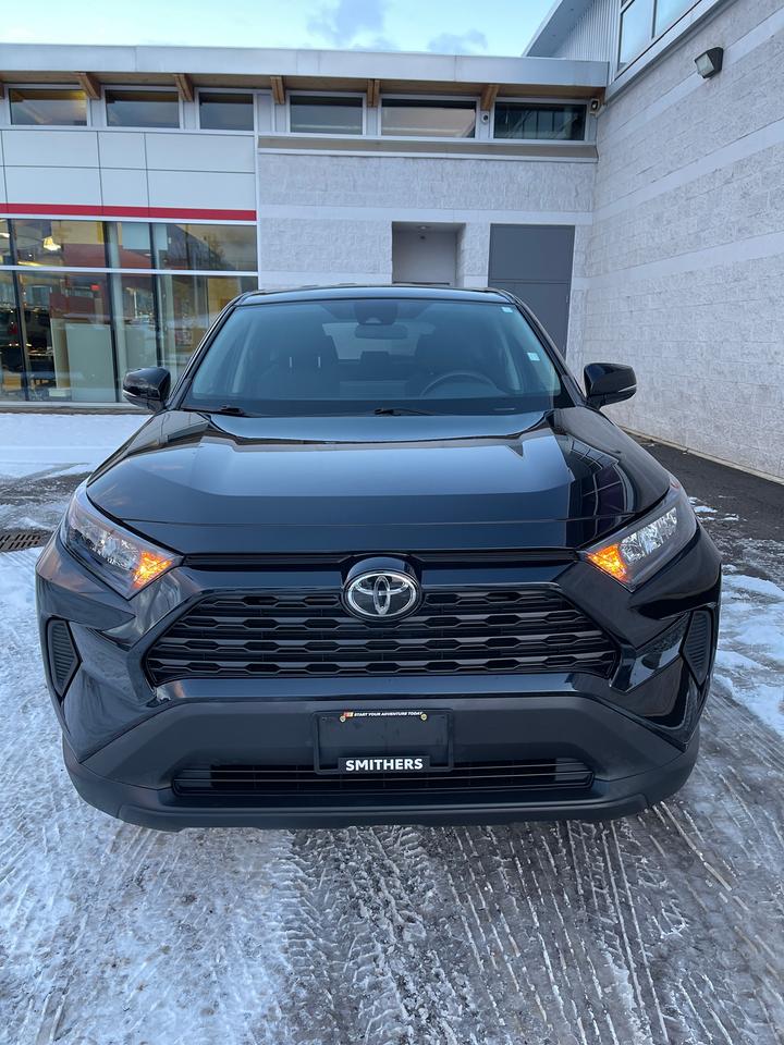 2022 Toyota RAV4 LE Photo1
