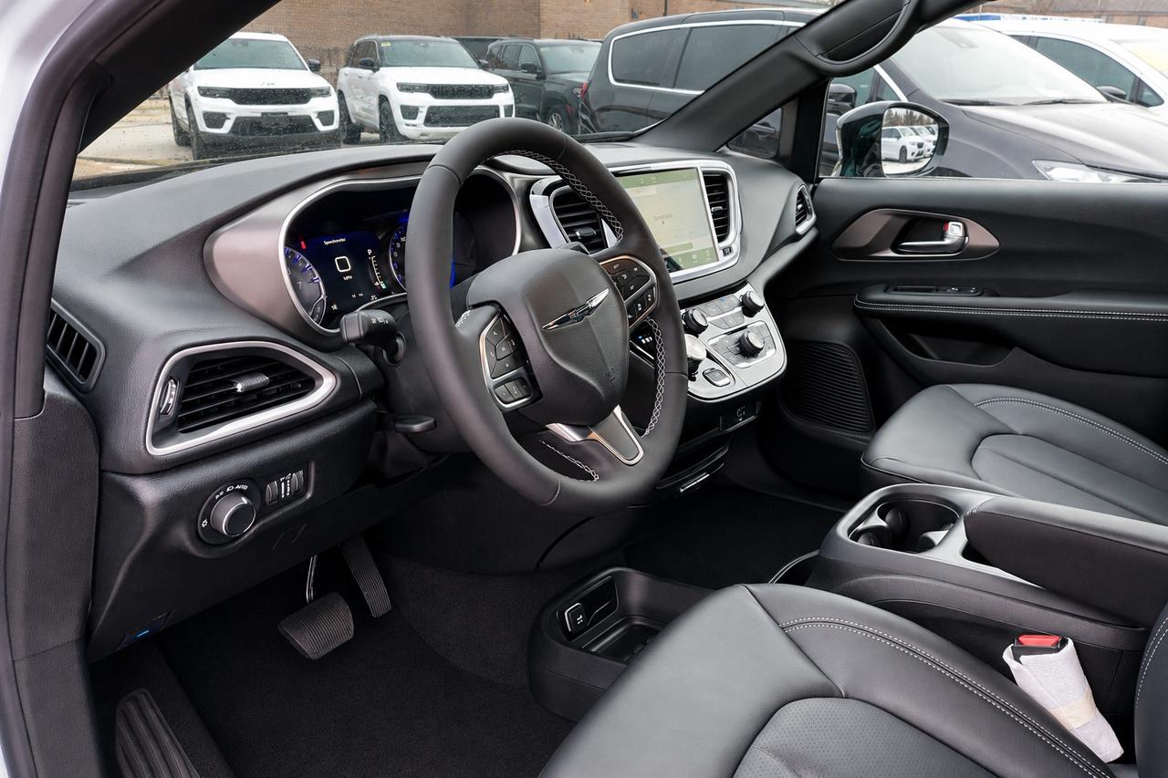 2026 Dodge Grand Caravan SXT | Power Doors & Lifgate | Leather | Stow N Go Photo