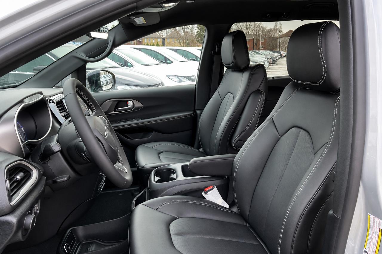 2026 Dodge Grand Caravan SXT | Power Doors & Lifgate | Leather | Stow N Go Photo