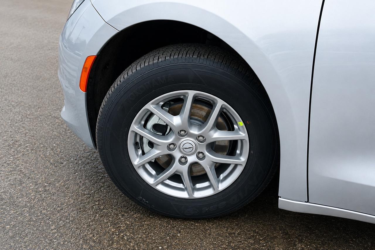 2026 Dodge Grand Caravan SXT | Power Doors & Lifgate | Leather | Stow N Go Photo