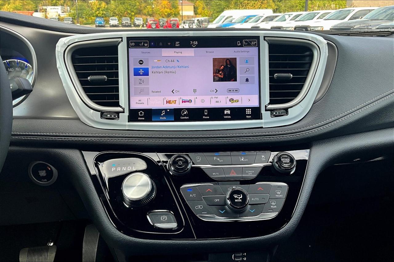 2026 Chrysler Pacifica SELECT FWD | Leather | Sunroof | S App Pkg Photo