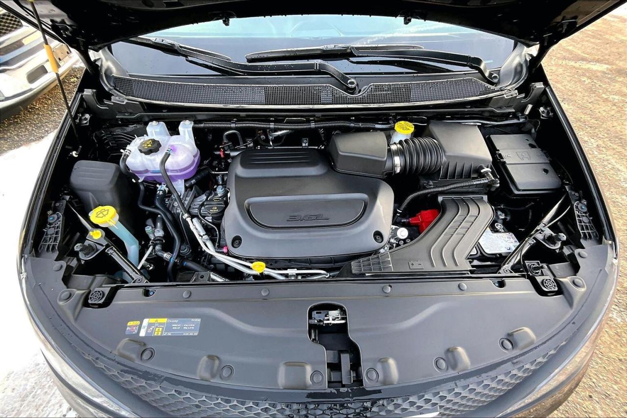 2026 Dodge Grand Caravan SXT | 10.1" Touch Screen | Leather | Stow N Go Photo