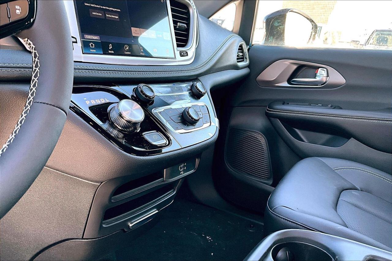 2026 Chrysler Pacifica Select S Appearance | Heated Leatherette | FWD Photo