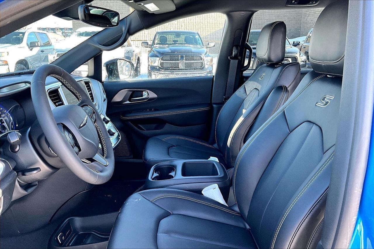 2026 Chrysler Pacifica Select S Appearance | Heated Leatherette | FWD Photo