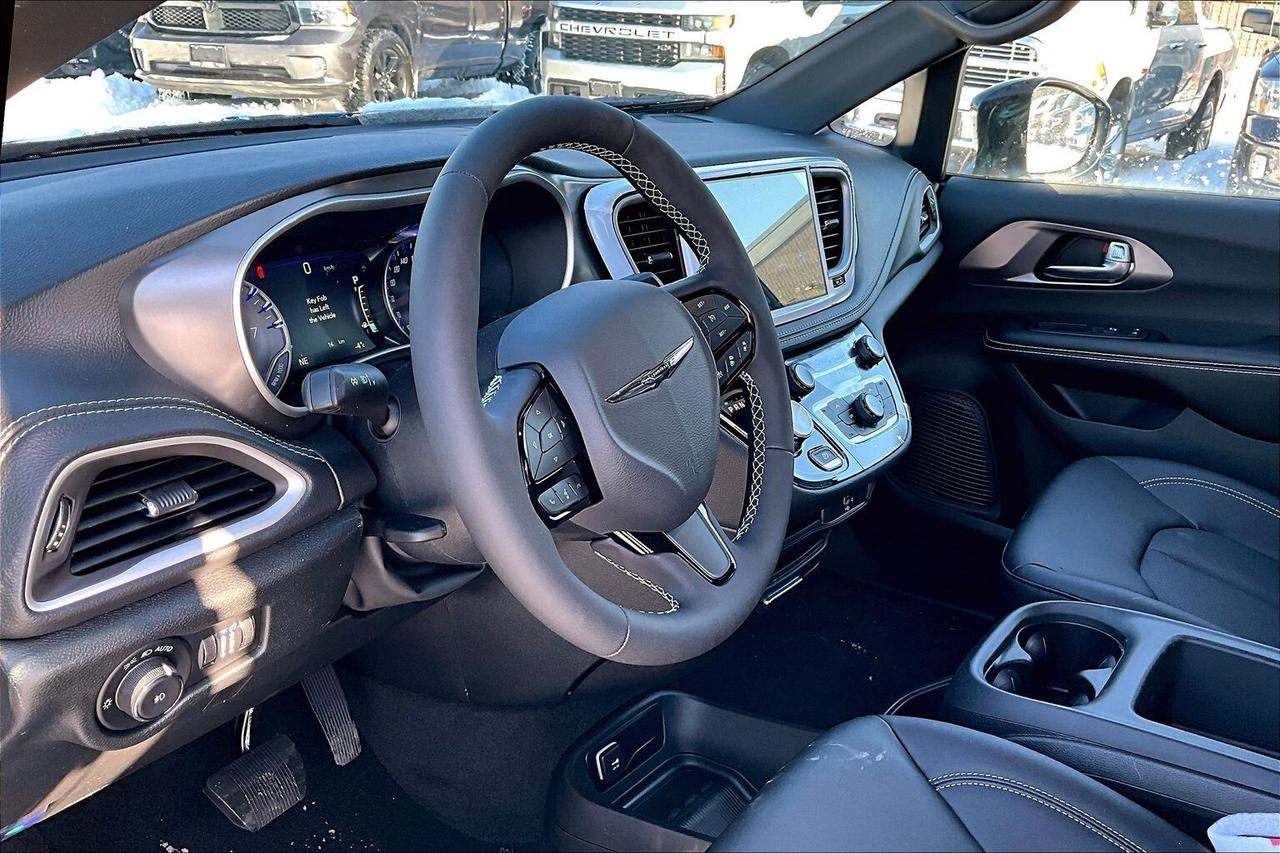 2026 Chrysler Pacifica Select S Appearance | Heated Leatherette | FWD Photo