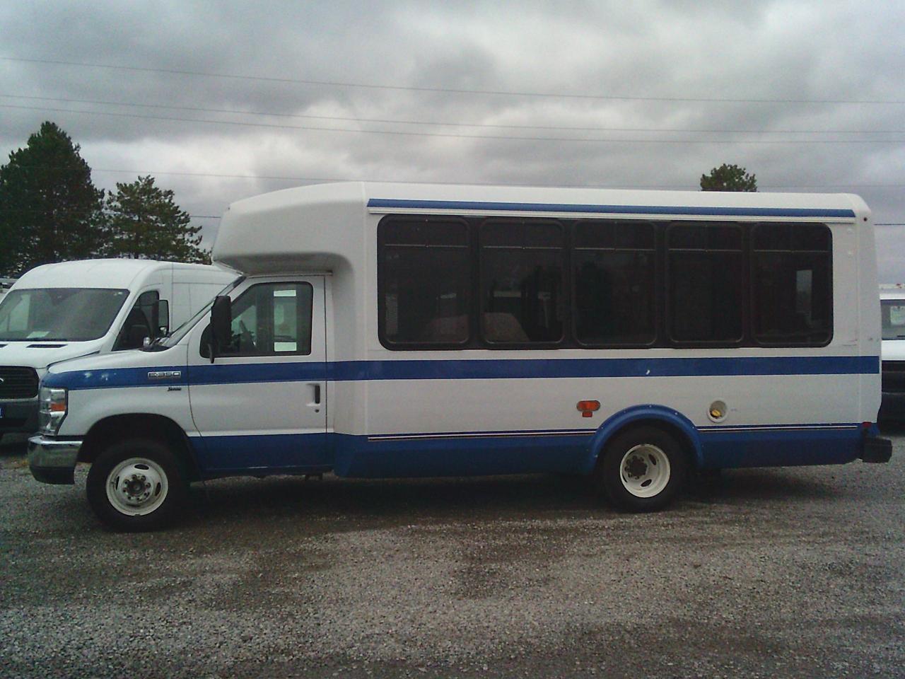 2017 Ford Econoline E-350 Super Duty 158 DRW - Photo #5