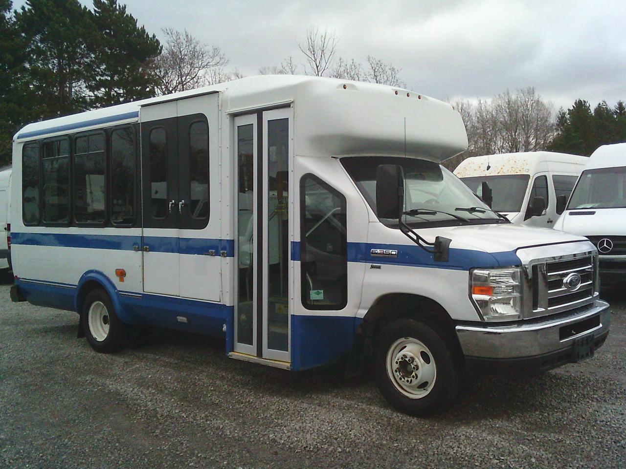 2017 Ford Econoline E-350 Super Duty 158 DRW - Photo #3