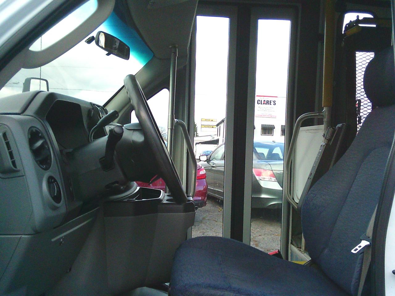 2017 Ford Econoline E-350 Super Duty 158 DRW - Photo #10