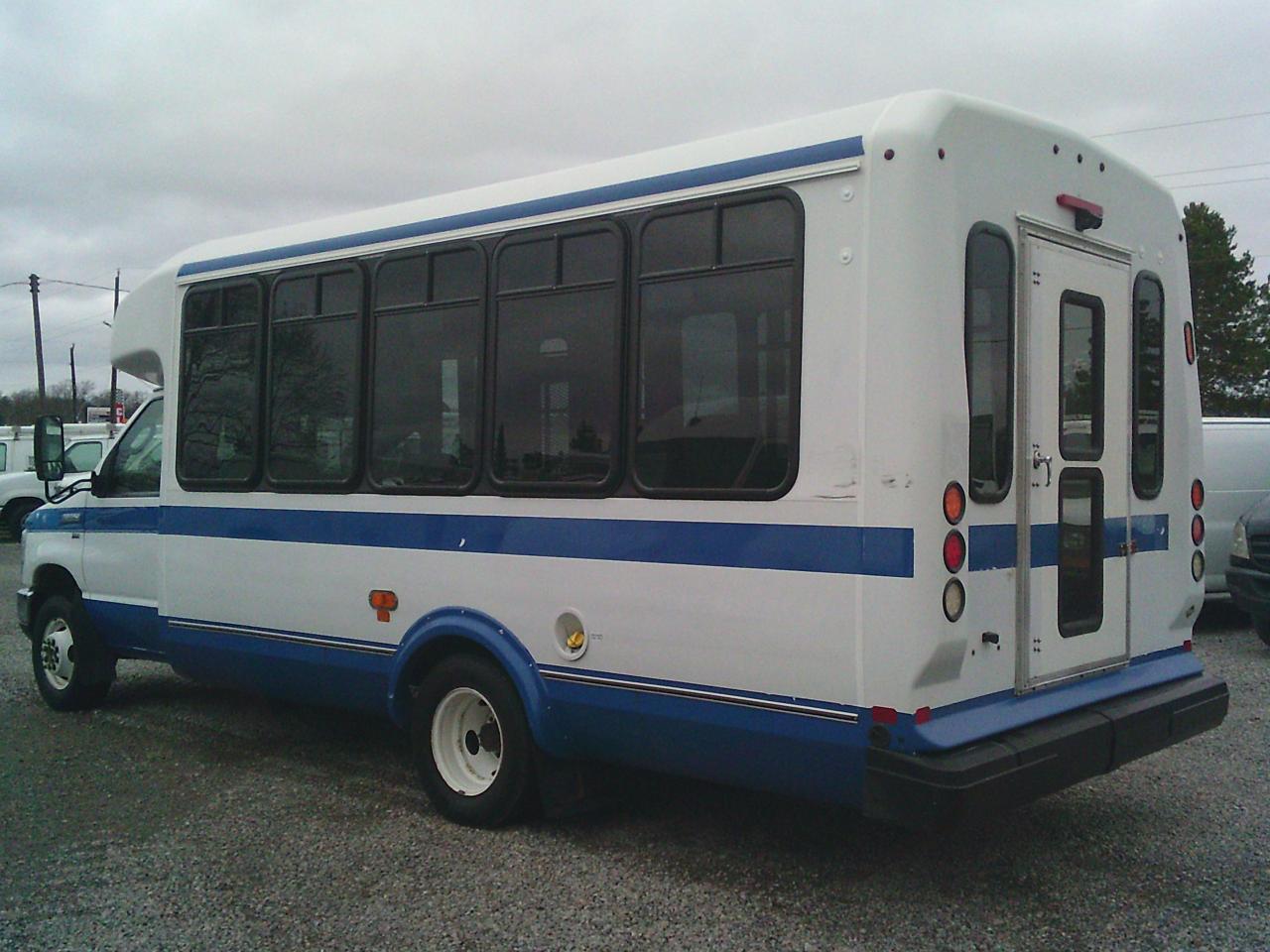 2017 Ford Econoline E-350 Super Duty 158 DRW - Photo #8