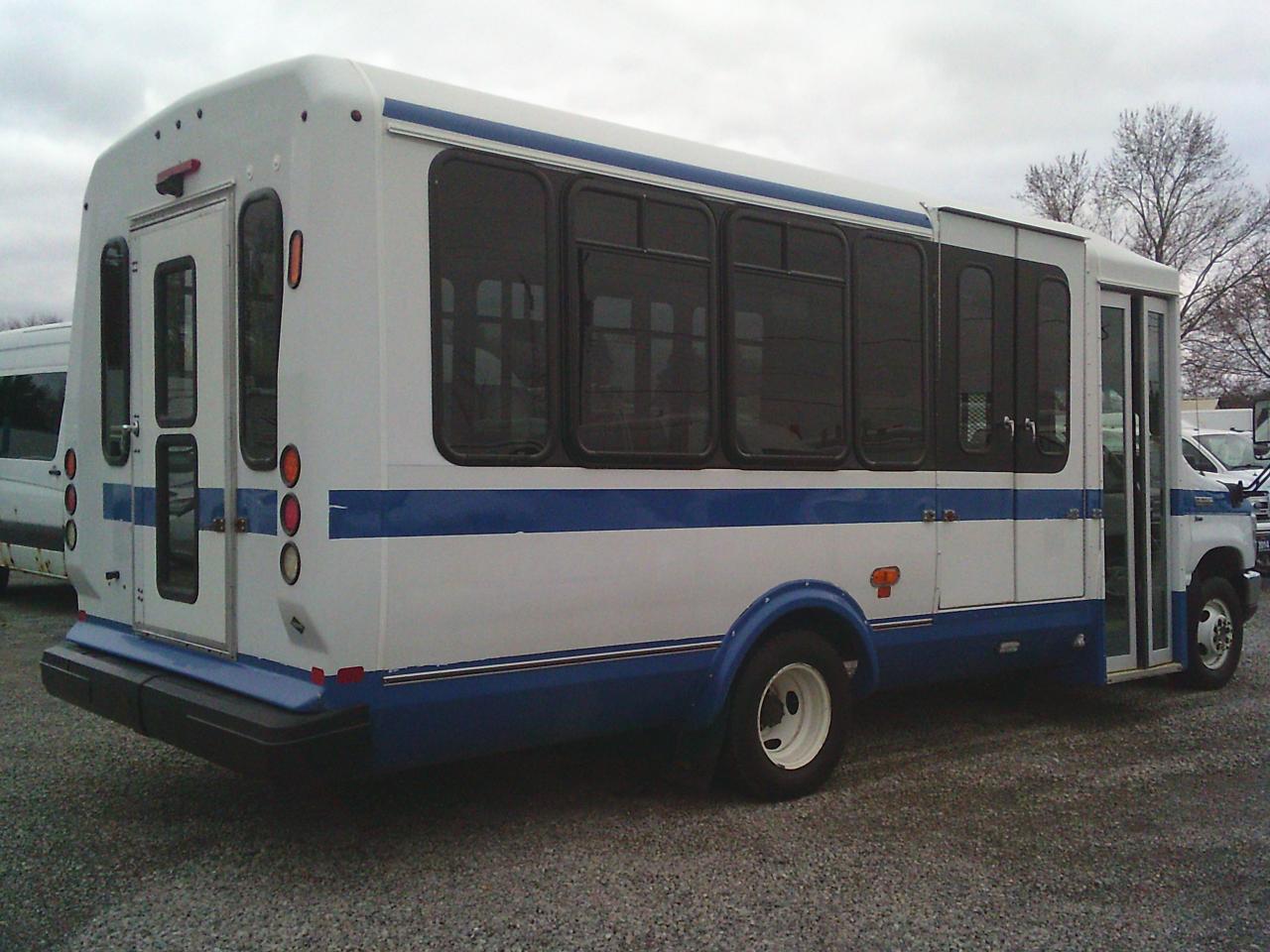 2017 Ford Econoline E-350 Super Duty 158 DRW - Photo #6