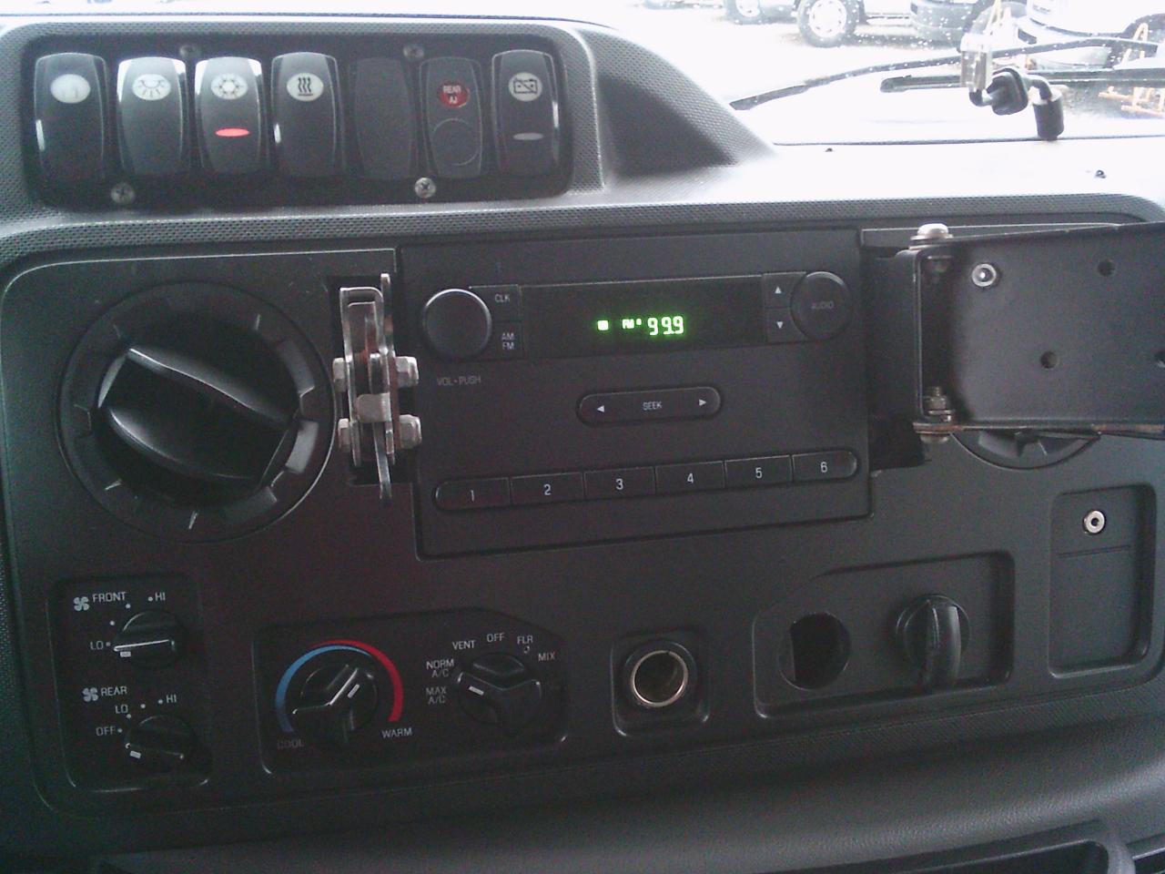 2017 Ford Econoline E-350 Super Duty 158 DRW - Photo #13