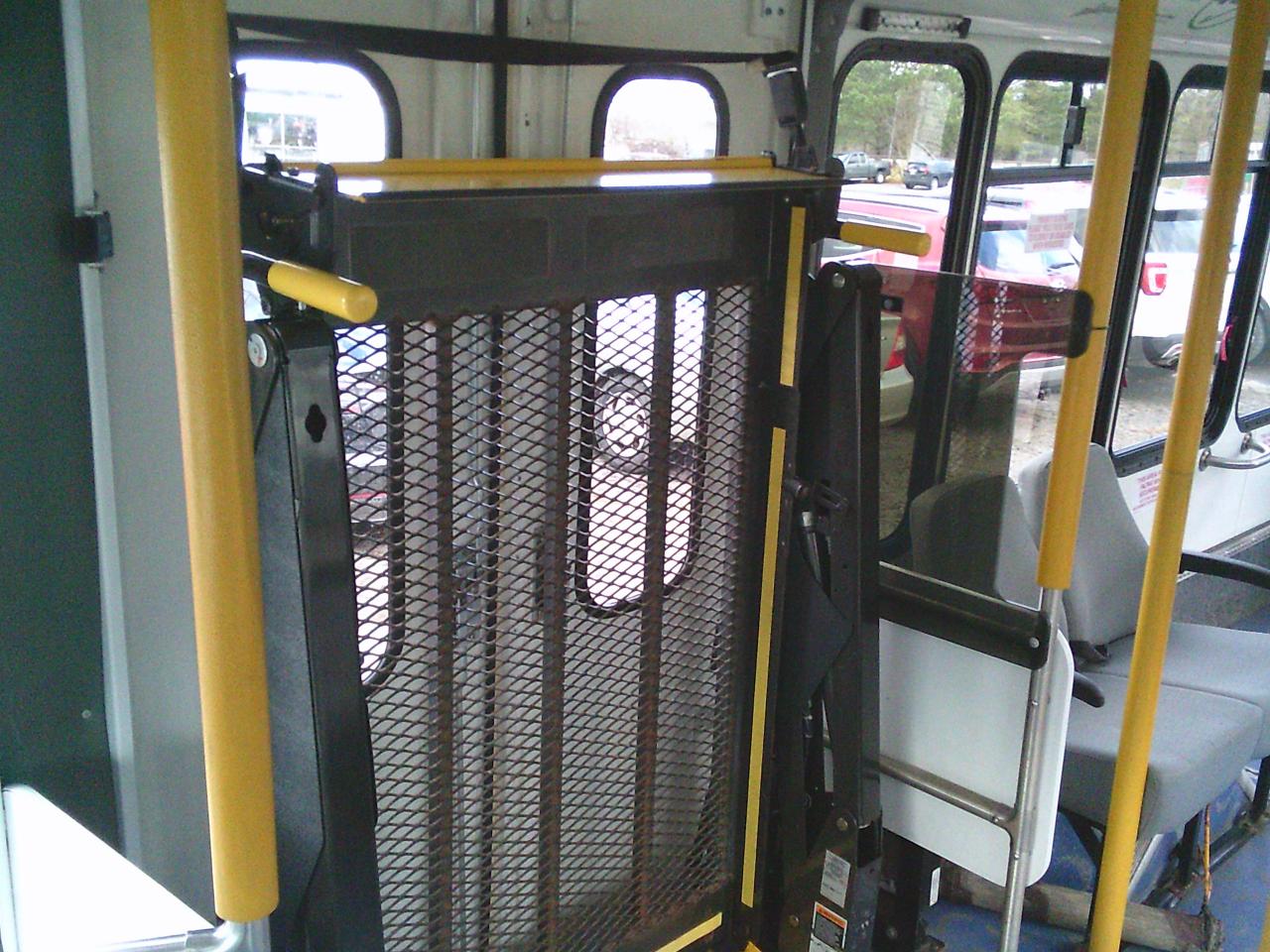 2017 Ford Econoline E-350 Super Duty 158 DRW - Photo #16