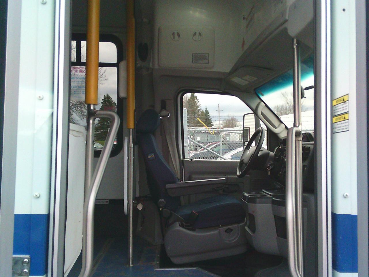 2017 Ford Econoline E-350 Super Duty 158 DRW - Photo #21