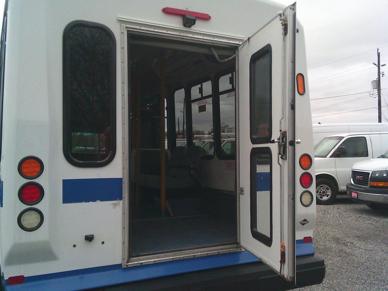 2017 Ford Econoline E-350 Super Duty 158 DRW - Photo #22