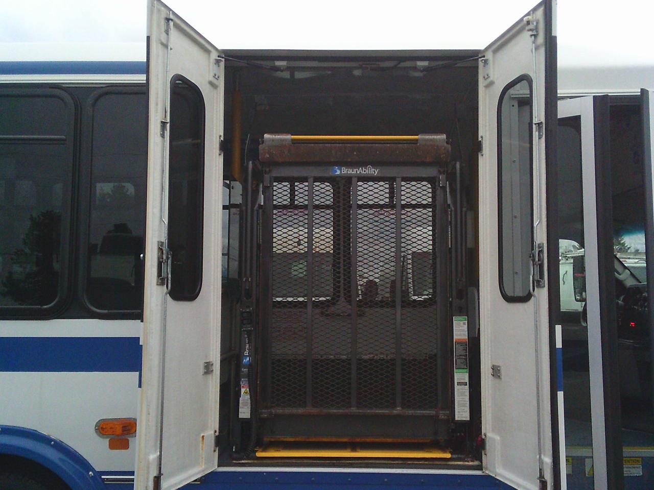 2017 Ford Econoline E-350 Super Duty 158 DRW - Photo #24