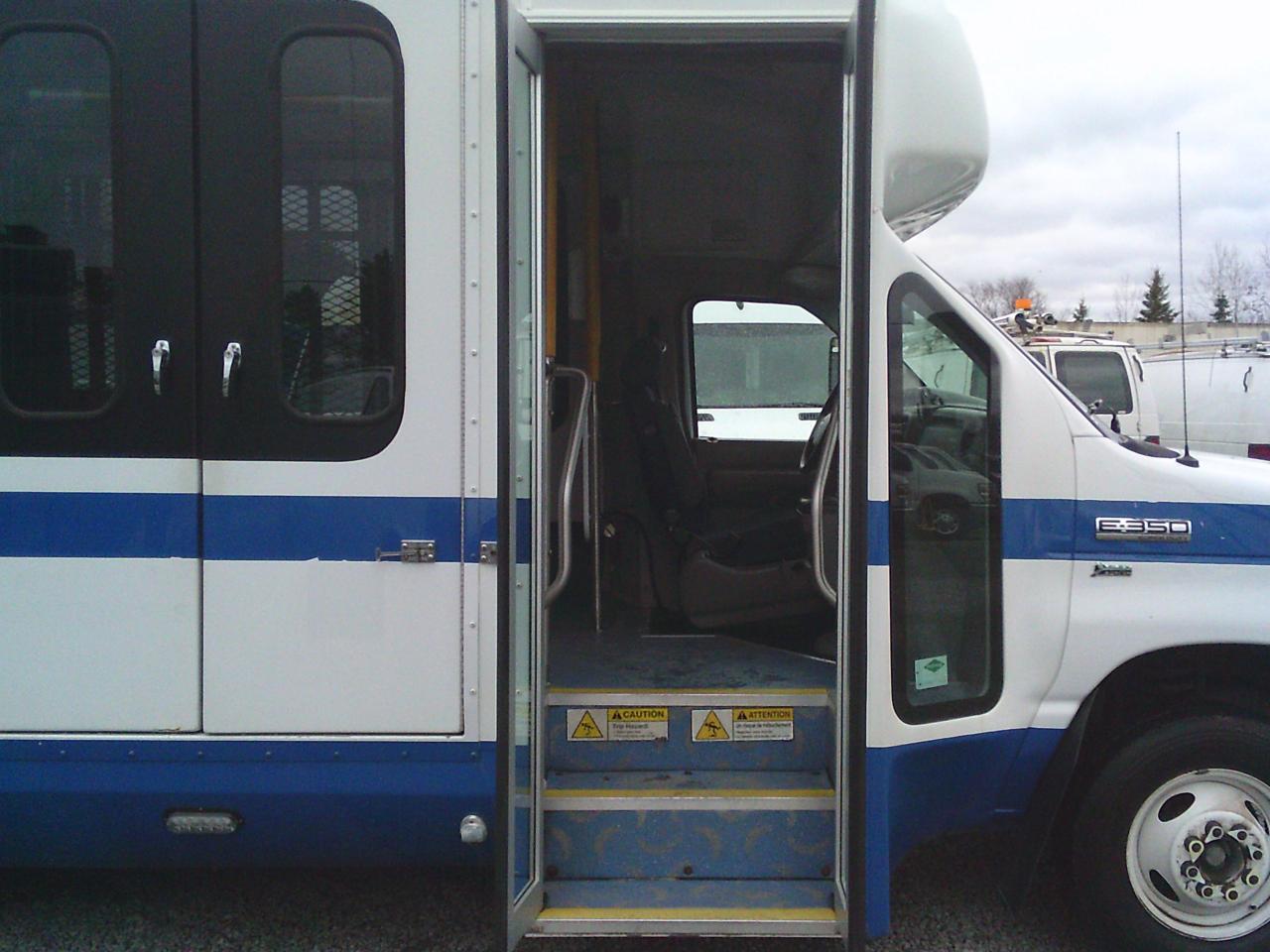 2017 Ford Econoline E-350 Super Duty 158 DRW - Photo #26