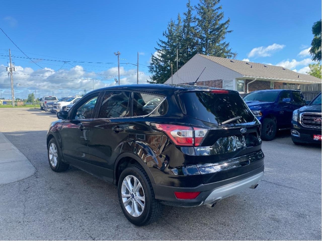 2017 Ford Escape SE Photo3