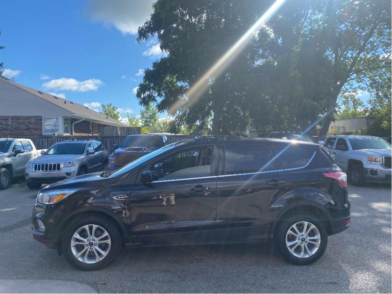 2017 Ford Escape SE Photo2
