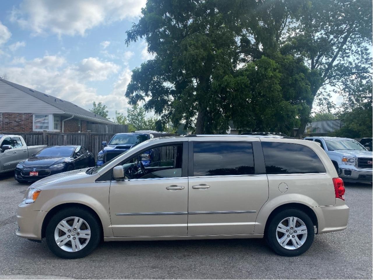 2012 Dodge Grand Caravan Crew Photo3