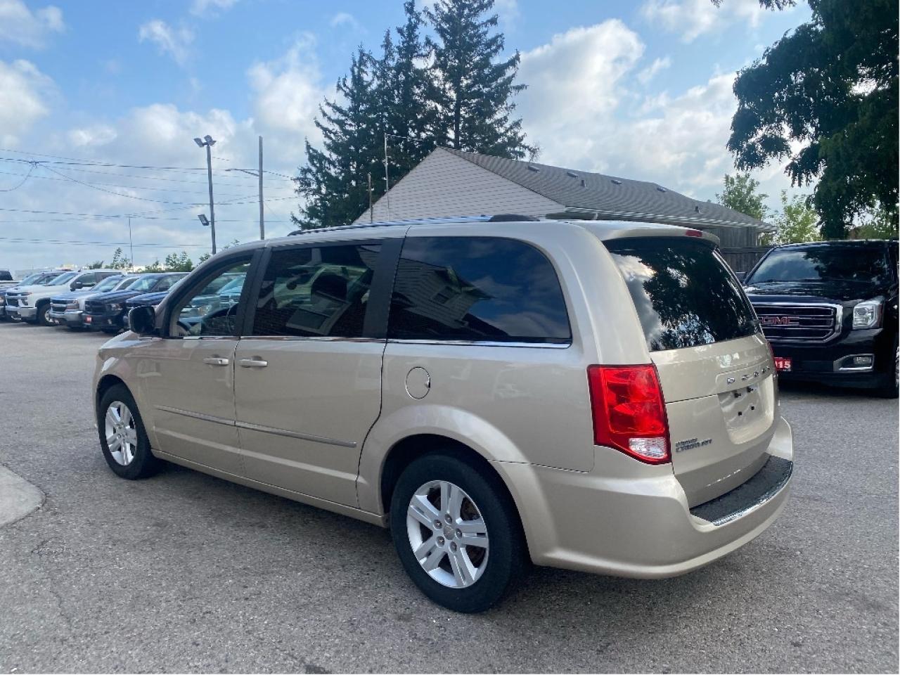 2012 Dodge Grand Caravan Crew Photo4