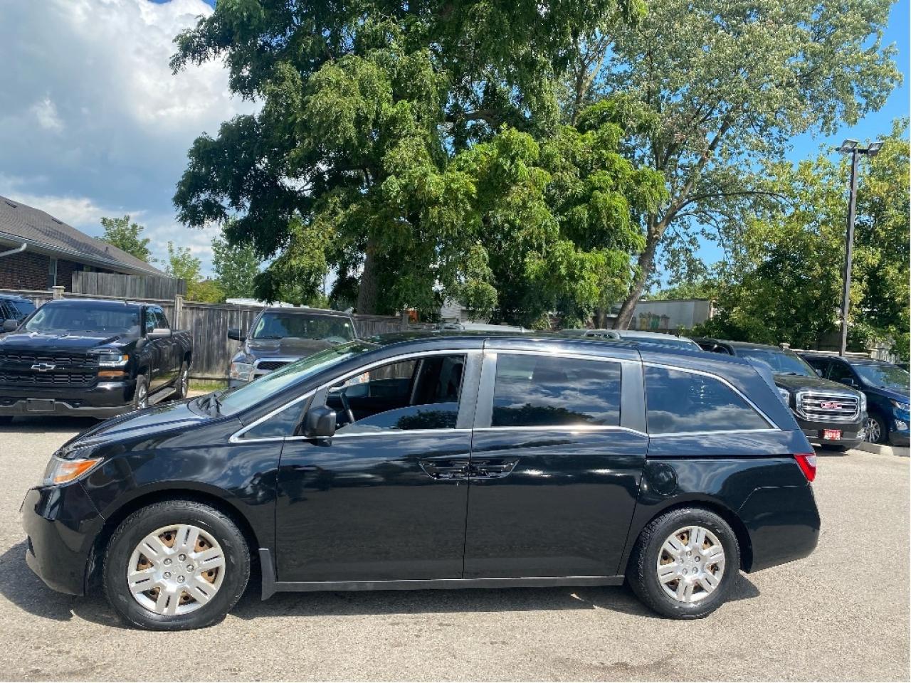 2012 Honda Odyssey LX Photo3