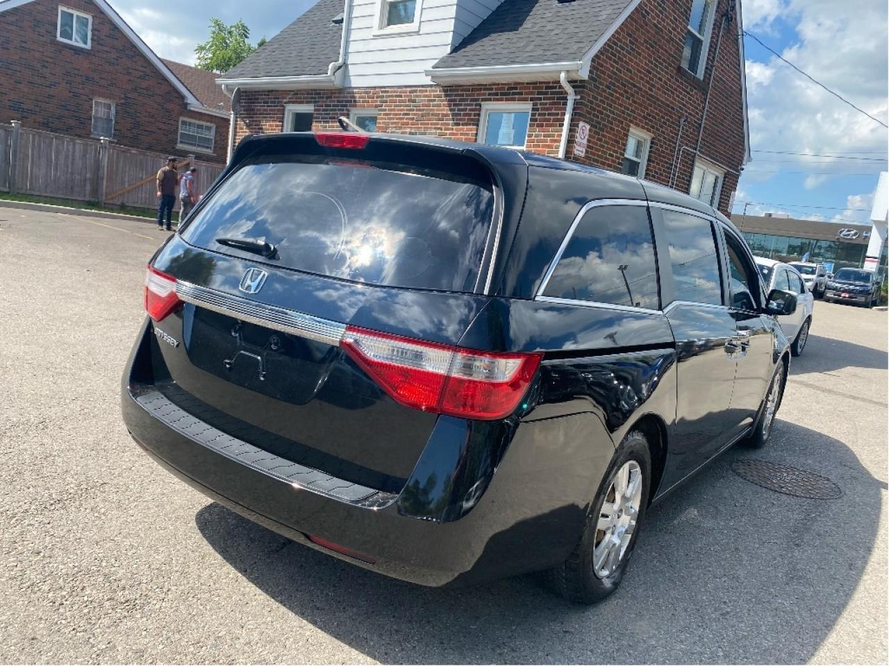 2012 Honda Odyssey LX Photo