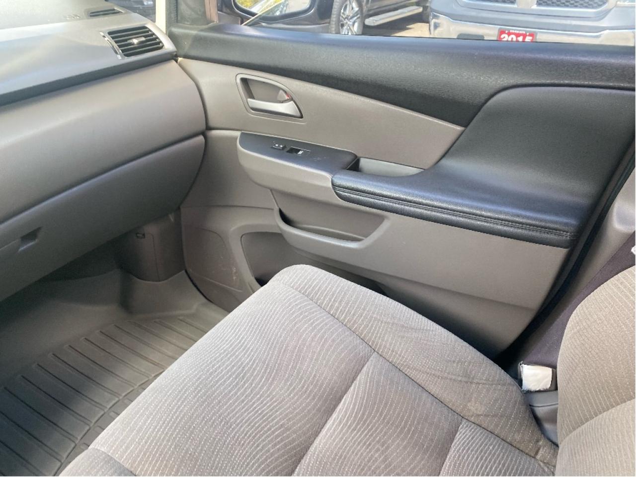 2012 Honda Odyssey LX Photo