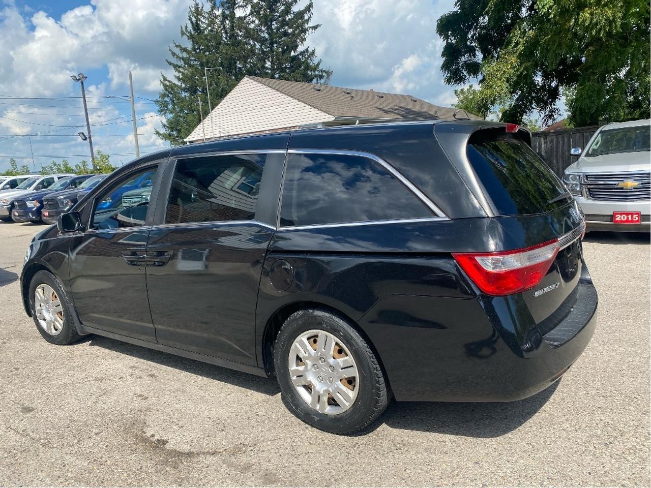 2012 Honda Odyssey LX Photo4