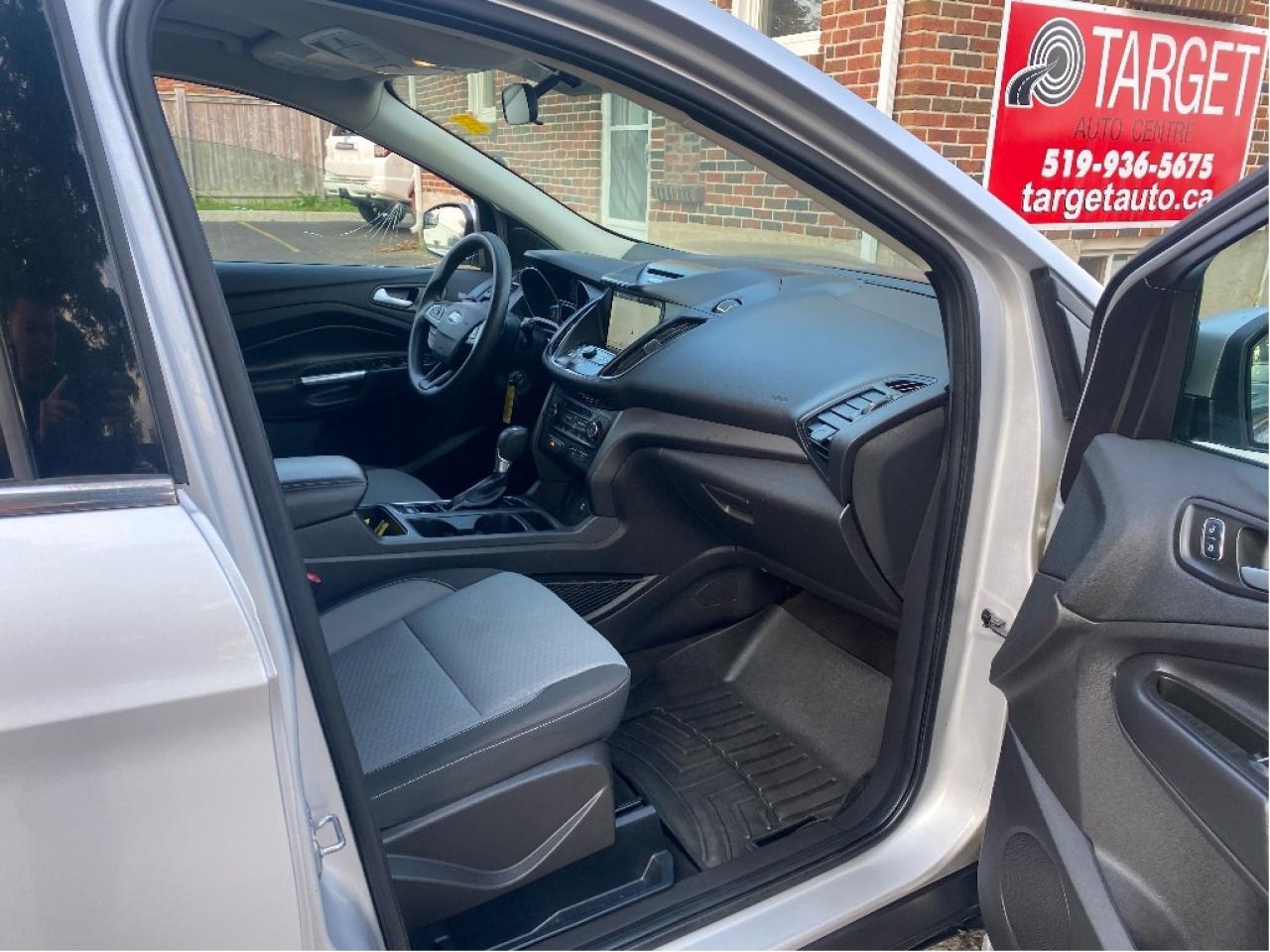 2017 Ford Escape SE Photo