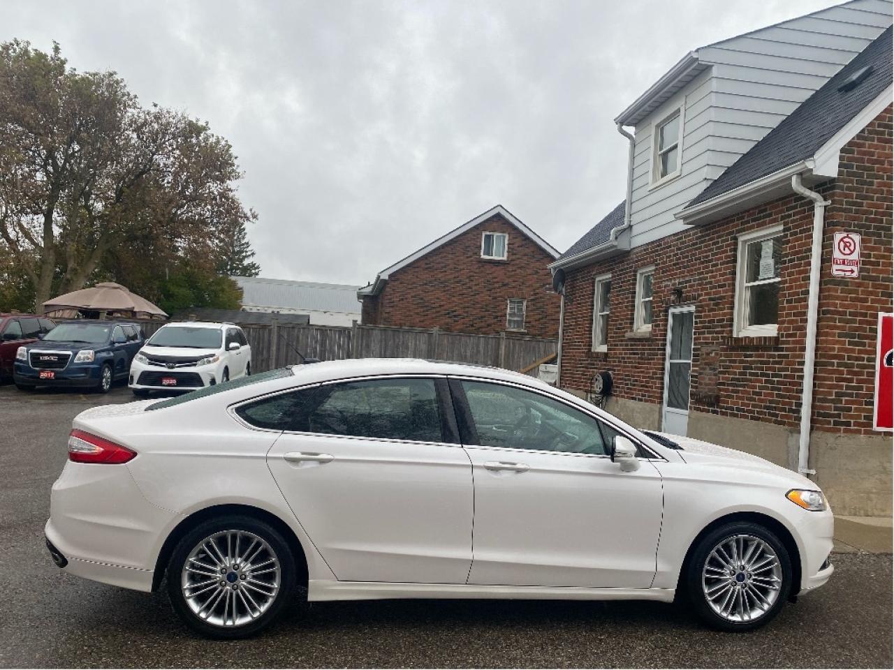 2016 Ford Fusion SE Photo