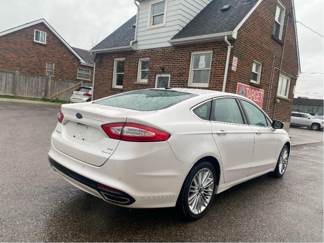 2016 Ford Fusion SE Photo