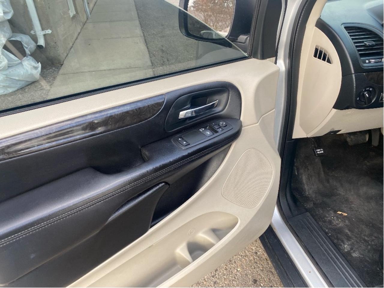 2012 Dodge Grand Caravan SE Photo