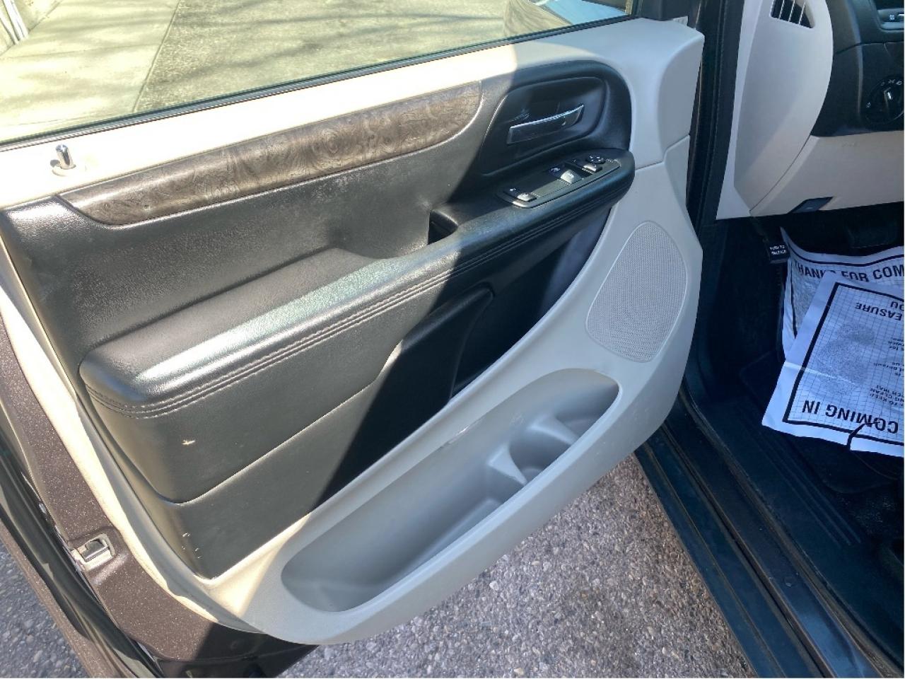 2015 Dodge Grand Caravan SXT Photo