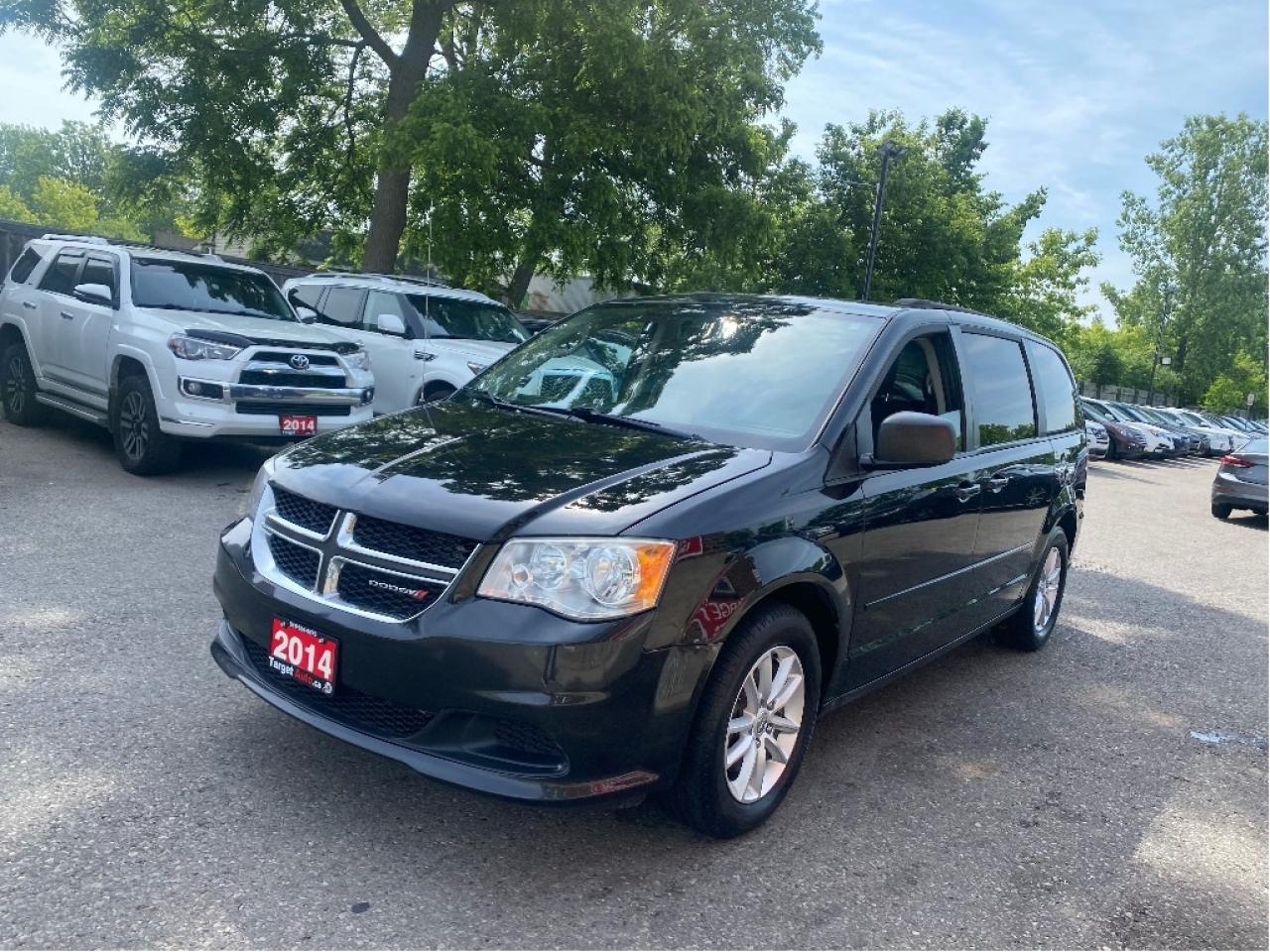 2014 Dodge Grand Caravan SXT Photo2