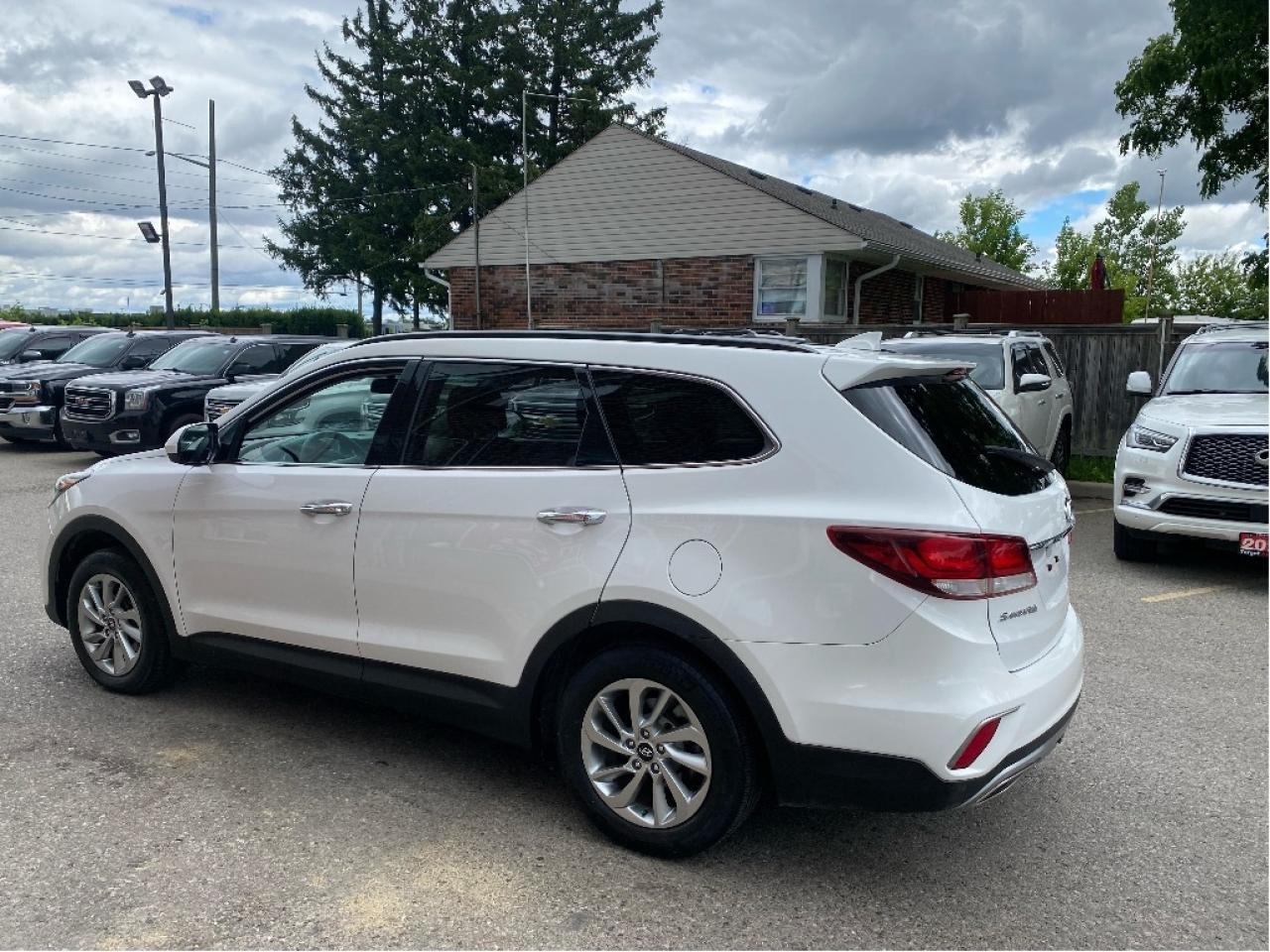 2017 Hyundai Santa Fe XL 7 Passenger, Great Condition Photo4