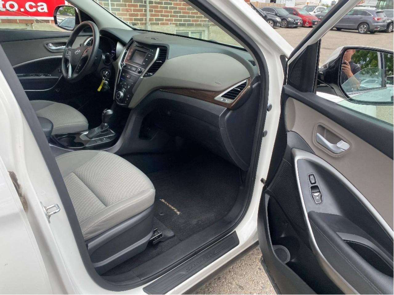 2017 Hyundai Santa Fe XL 7 Passenger, Great Condition Photo